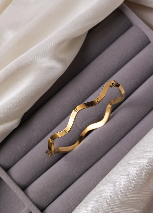 Wave Luxe Bangle