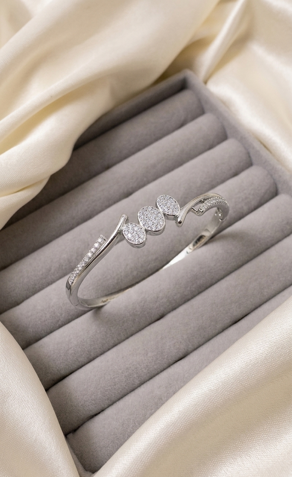 ✨ Modern Spark Oval Silver Bracelet