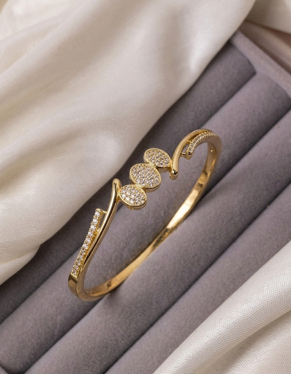 ✨ Golden Trio Spark Cuff Bracelet