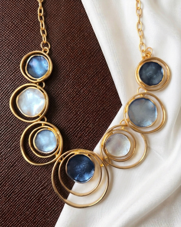 π΅ Layered Halo Blue Disc Necklace