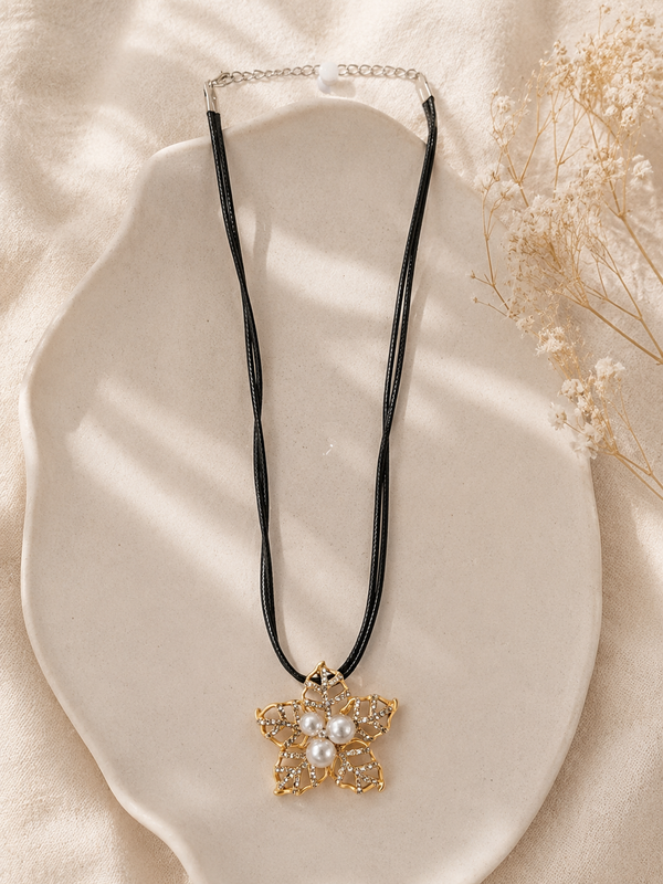 ✨ GOVIRA Pearl Blossom Luxe Pendant Necklace 🌸
