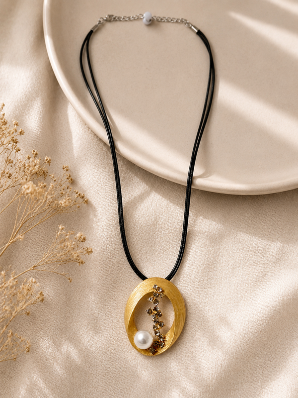 ✨ GOVIRA Pearl Eclipse Luxe Pendant Necklace 🤍