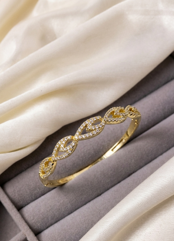 ✨ Infinity Sparkle Gold Bracelet