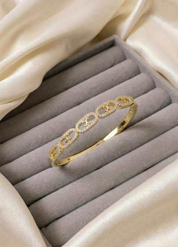 ✨ Regal Link Crystal Gold Bracelet