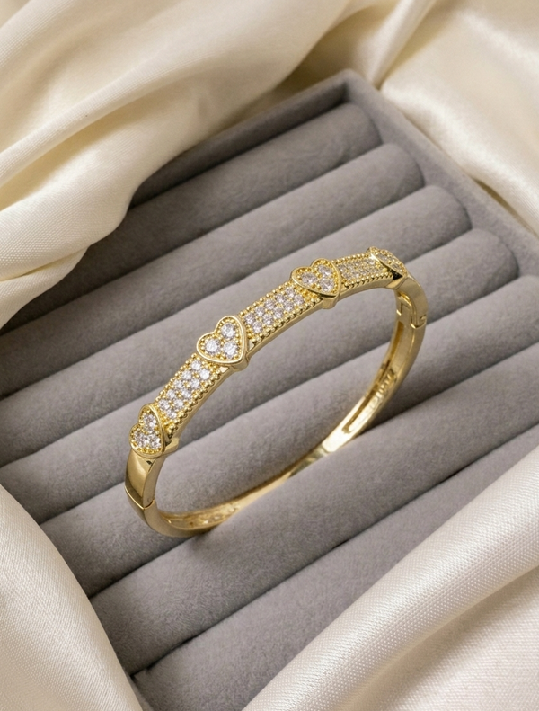 ✨ Heartline Sparkle Gold Bracelet