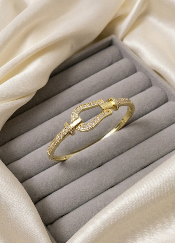 ✨ Luxe Link Sparkle Gold Bracelet