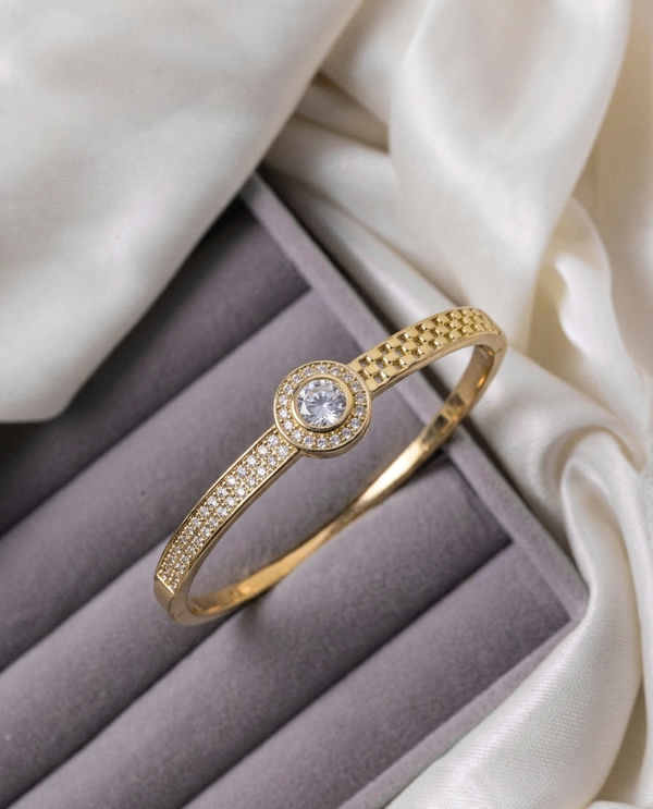 ✨ Halo Spark Gold Bracelet